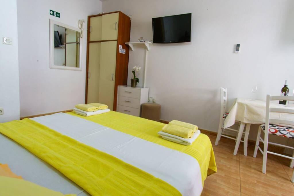 Lovely Studio Apartment For 2 Free Private Parking Makarska Esterno foto