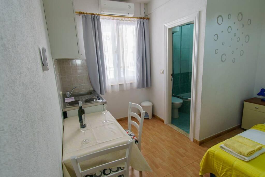 Lovely Studio Apartment For 2 Free Private Parking Makarska Esterno foto