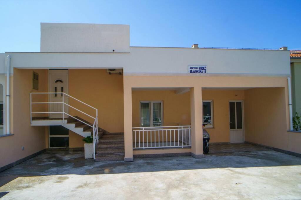 Lovely Studio Apartment For 2 Free Private Parking Makarska Esterno foto